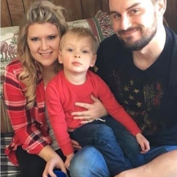 Meet your Posher, Alyssa - Picture 1 of 2